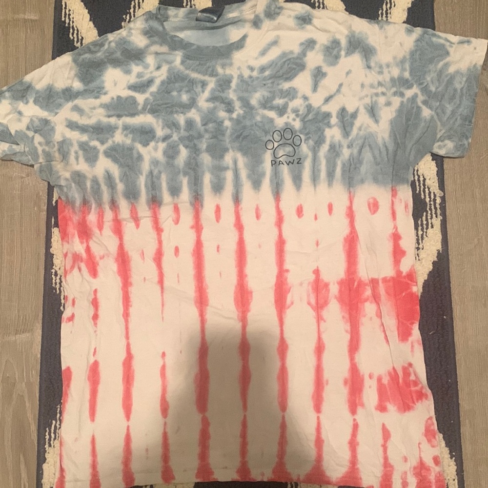 Paw print tee
